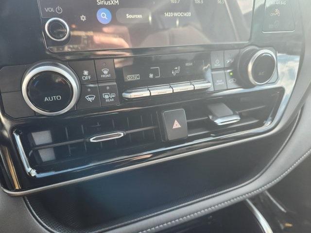 used 2023 Toyota Highlander car, priced at $33,999