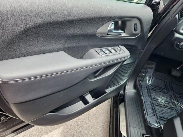 new 2025 Chrysler Pacifica car, priced at $42,347