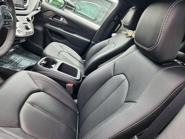 new 2025 Chrysler Pacifica car, priced at $42,347