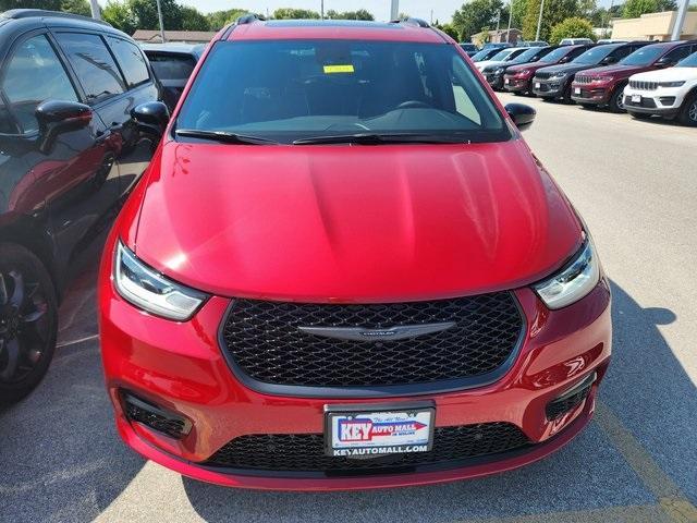 new 2026 Chrysler Pacifica car, priced at $49,927