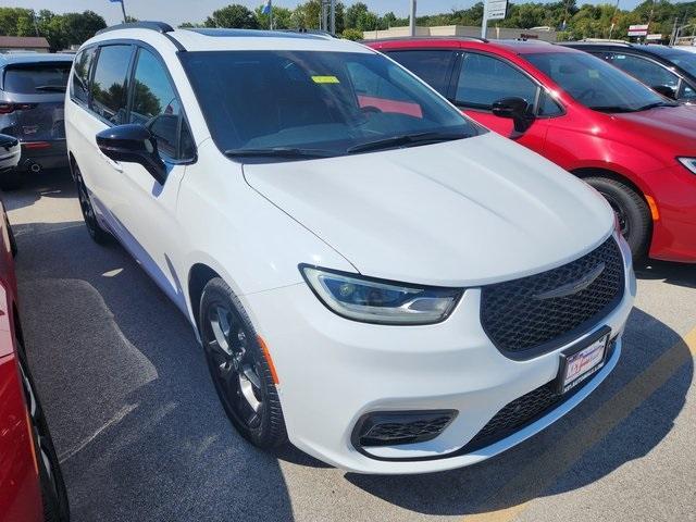 new 2026 Chrysler Pacifica car, priced at $49,527