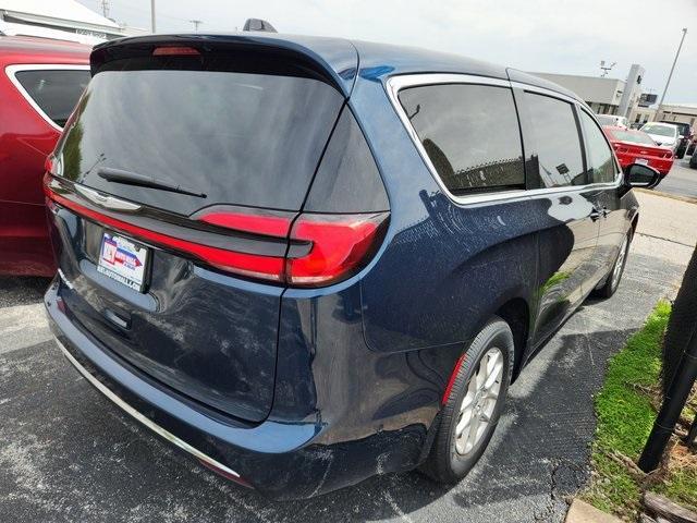 new 2025 Chrysler Pacifica car, priced at $43,227