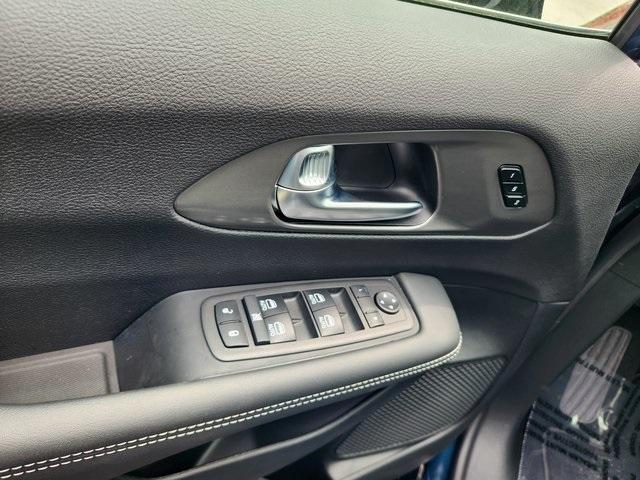 new 2025 Chrysler Pacifica car, priced at $43,227