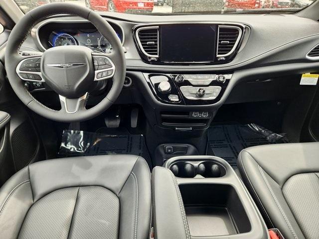 new 2025 Chrysler Pacifica car, priced at $43,227