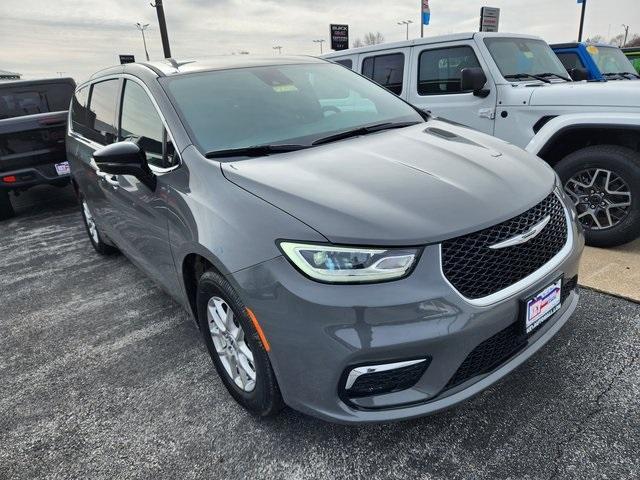 new 2025 Chrysler Pacifica car, priced at $40,477