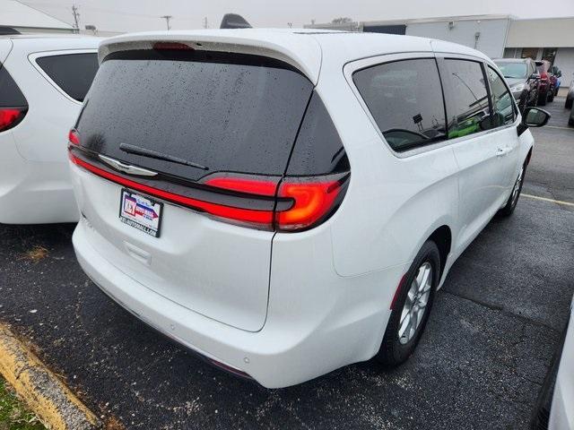 new 2025 Chrysler Pacifica car, priced at $39,977