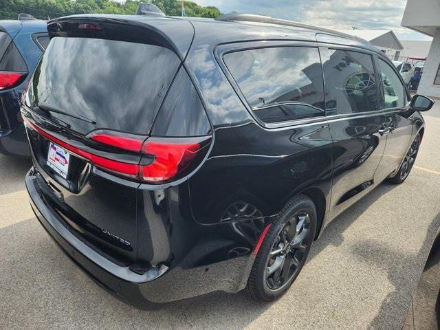 new 2025 Chrysler Pacifica car, priced at $48,943
