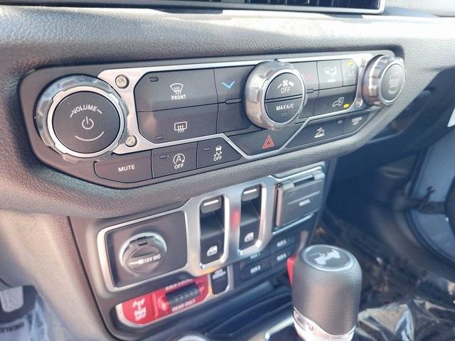 new 2025 Jeep Wrangler car, priced at $41,484