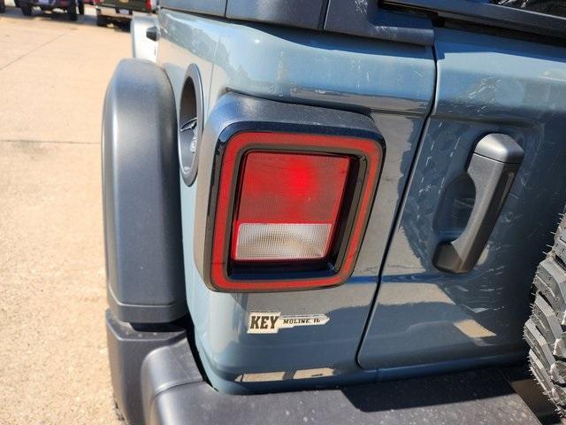 new 2025 Jeep Wrangler car, priced at $41,484