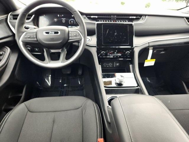 new 2025 Jeep Grand Cherokee car, priced at $39,095