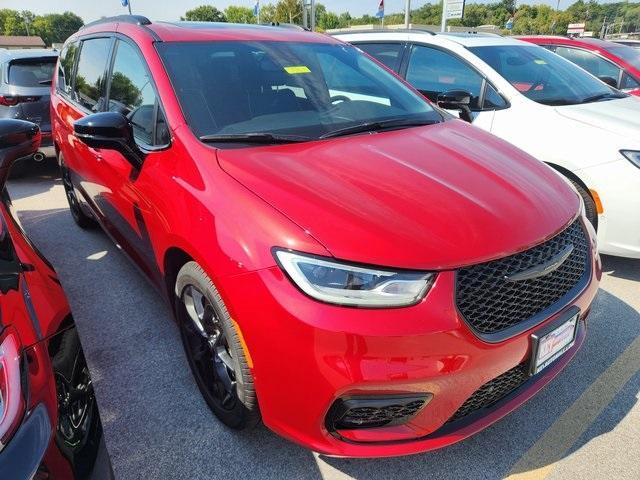new 2026 Chrysler Pacifica car, priced at $49,427