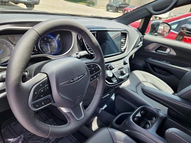 new 2025 Chrysler Pacifica car, priced at $43,527
