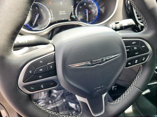 new 2025 Chrysler Pacifica car, priced at $43,527