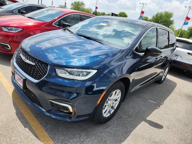 new 2025 Chrysler Pacifica car, priced at $43,527