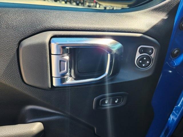 new 2025 Jeep Gladiator car, priced at $47,877