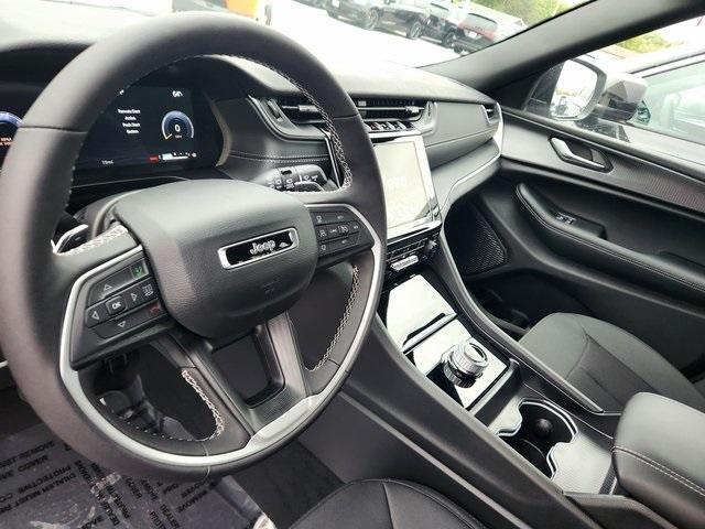 new 2025 Jeep Grand Cherokee car, priced at $42,915