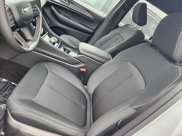 new 2025 Jeep Grand Cherokee car, priced at $42,915