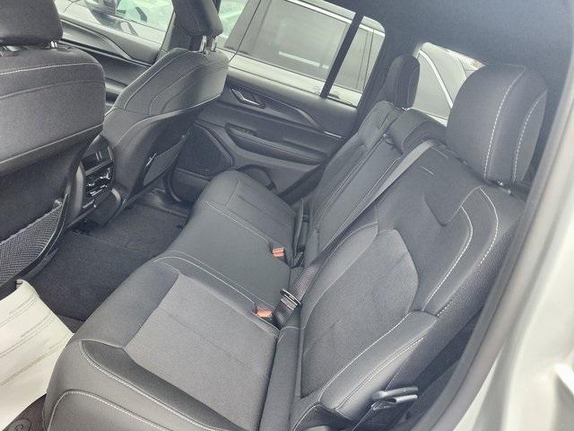 new 2025 Jeep Grand Cherokee car, priced at $42,915