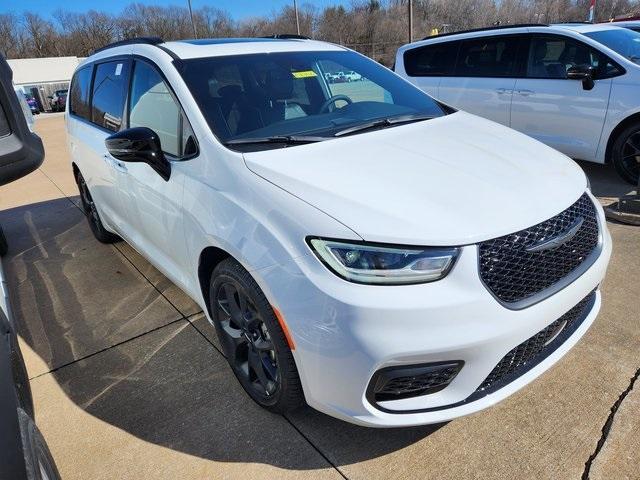 new 2024 Chrysler Pacifica car, priced at $48,977