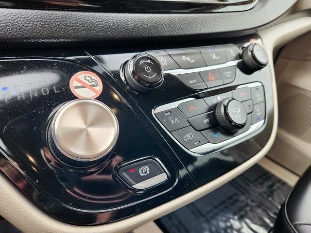 used 2023 Chrysler Pacifica car, priced at $24,999