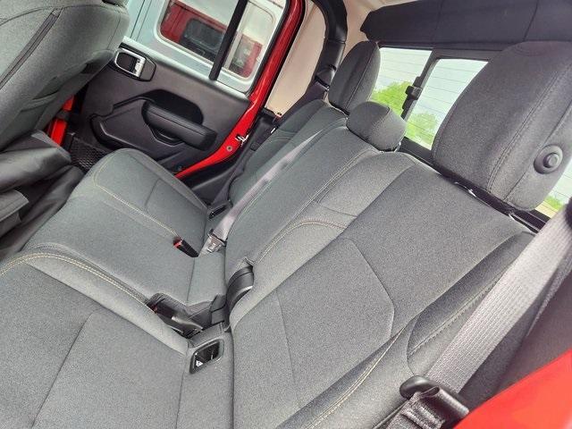 new 2025 Jeep Gladiator car, priced at $40,977