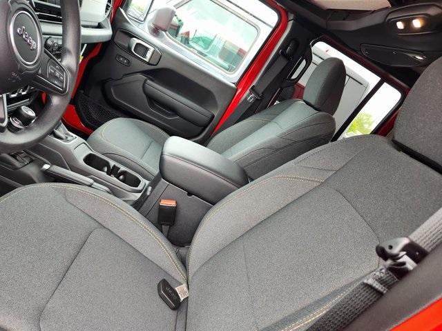 new 2025 Jeep Gladiator car, priced at $40,977