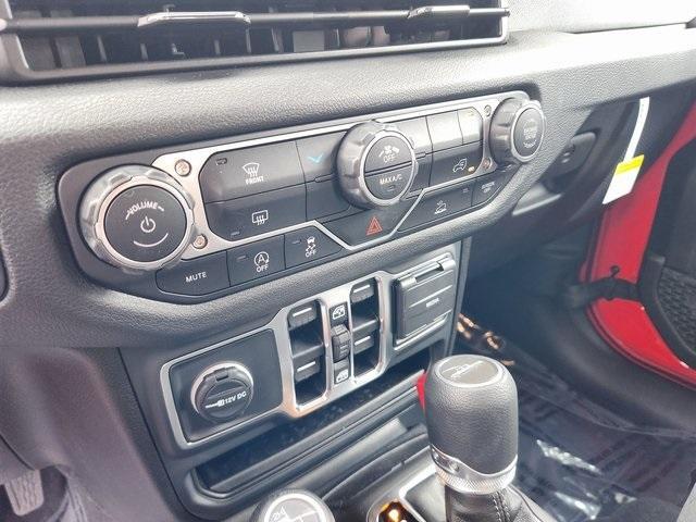 new 2025 Jeep Gladiator car, priced at $40,977