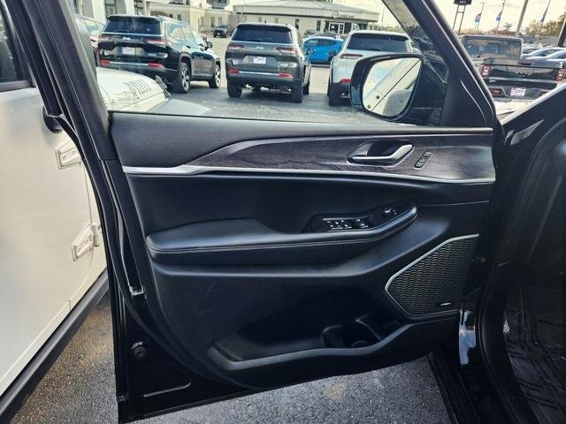 used 2022 Jeep Grand Cherokee car, priced at $34,999