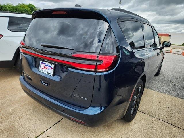 new 2025 Chrysler Pacifica car, priced at $48,626