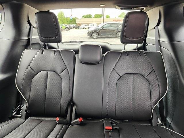 new 2025 Chrysler Pacifica car, priced at $48,626