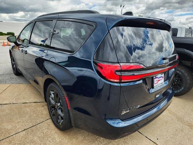 new 2025 Chrysler Pacifica car, priced at $48,626