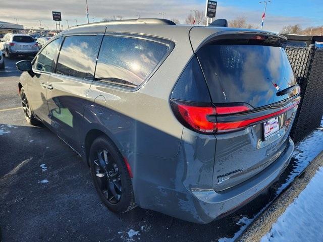 new 2024 Chrysler Pacifica car, priced at $40,977