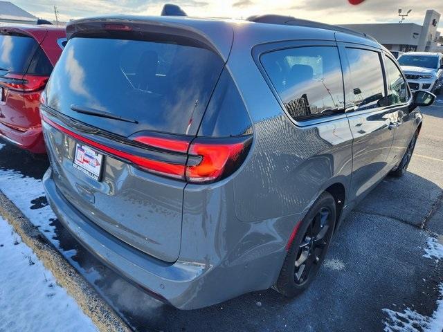 new 2024 Chrysler Pacifica car, priced at $40,977