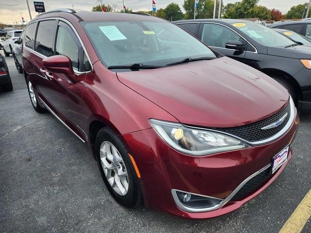 used 2018 Chrysler Pacifica car, priced at $15,999