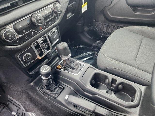 new 2025 Jeep Gladiator car, priced at $43,277