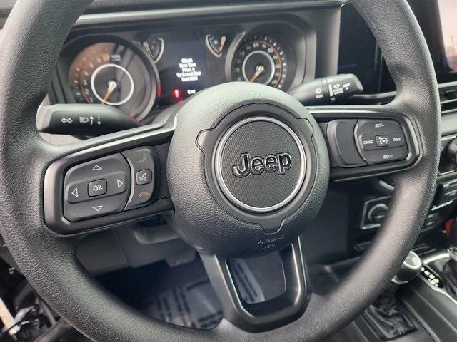 new 2025 Jeep Gladiator car, priced at $43,277