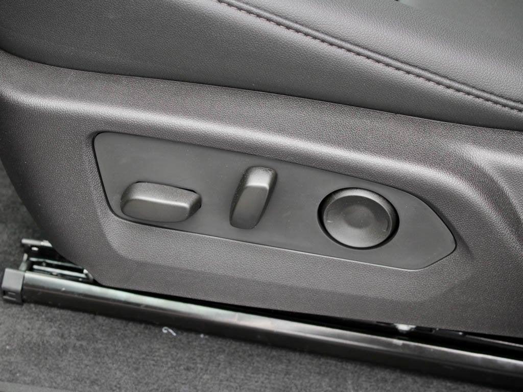 new 2025 Chevrolet Colorado car, priced at $42,800