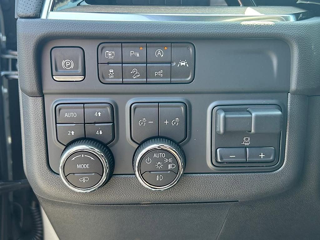 new 2025 Chevrolet Suburban car, priced at $99,449