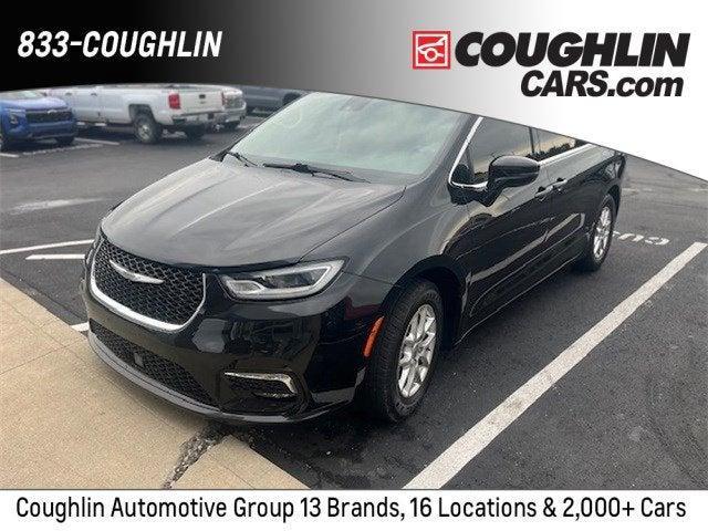 used 2022 Chrysler Pacifica car, priced at $20,900