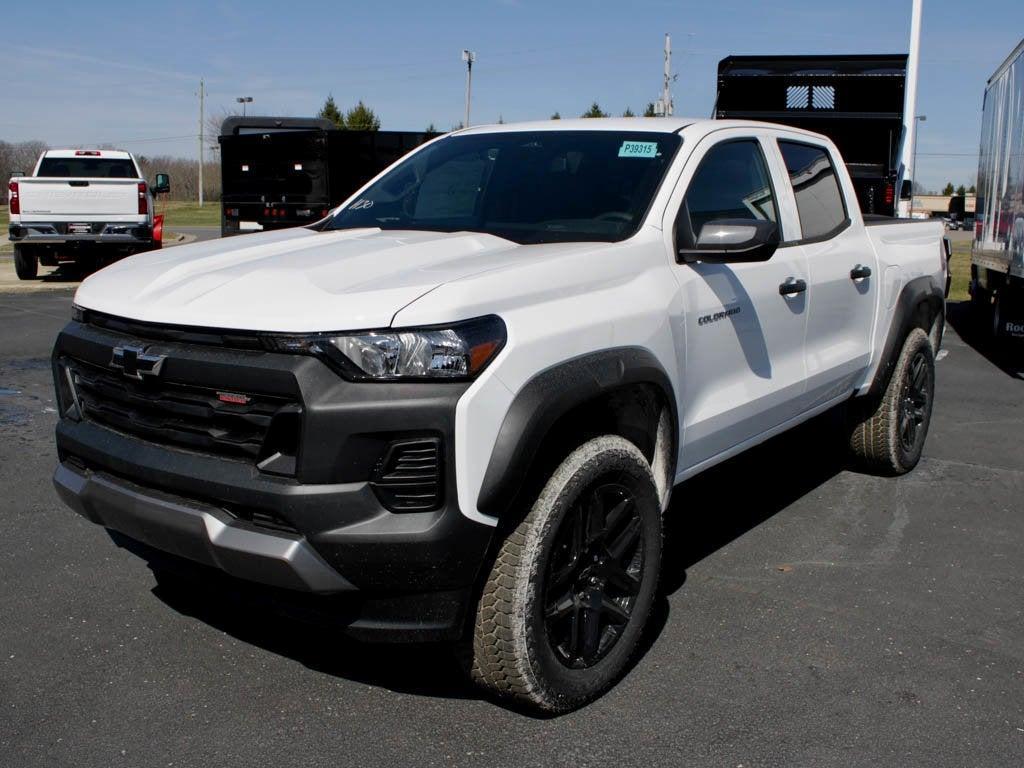 new 2025 Chevrolet Colorado car, priced at $42,300