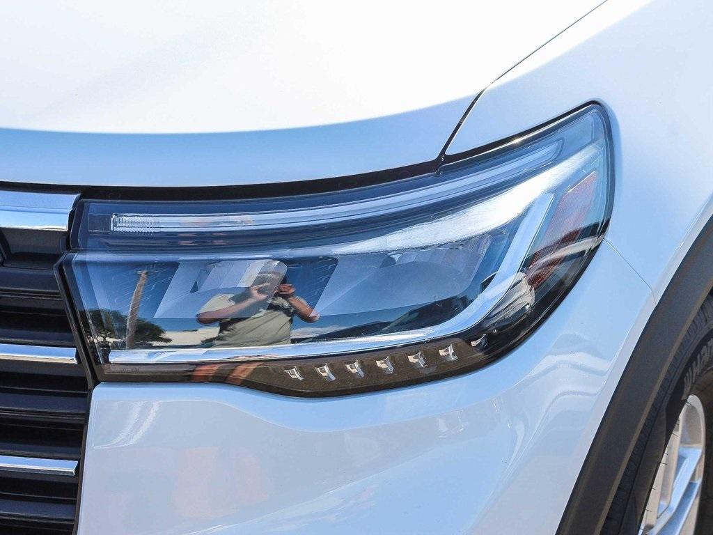 new 2025 Ford Explorer car, priced at $39,168