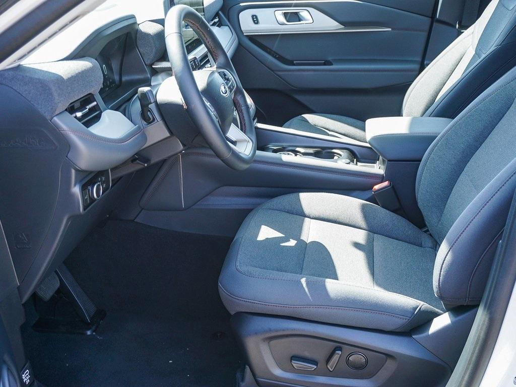 new 2025 Ford Explorer car, priced at $39,788