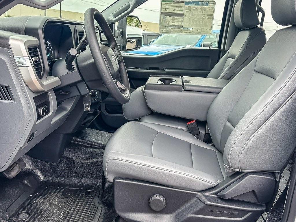 new 2025 Ford F-250 car, priced at $51,942
