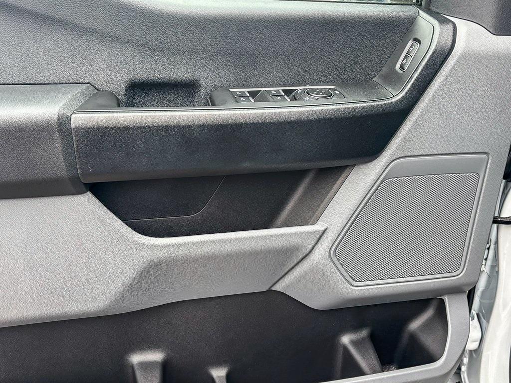 new 2025 Ford F-250 car, priced at $51,942
