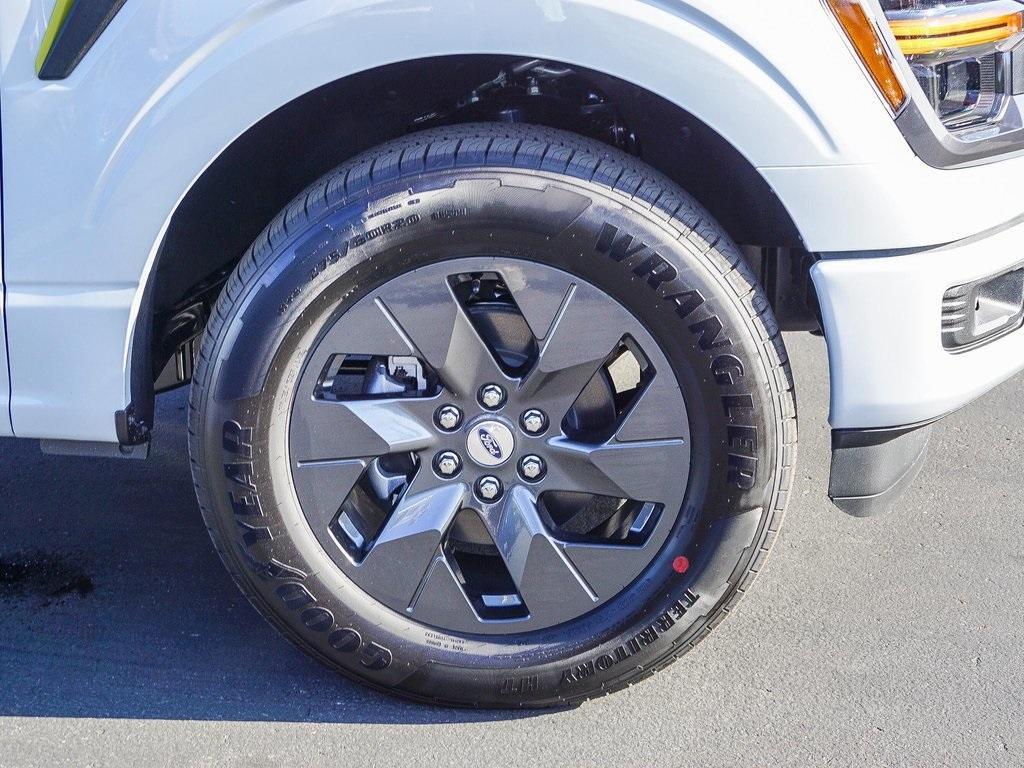 new 2025 Ford F-150 car, priced at $42,979