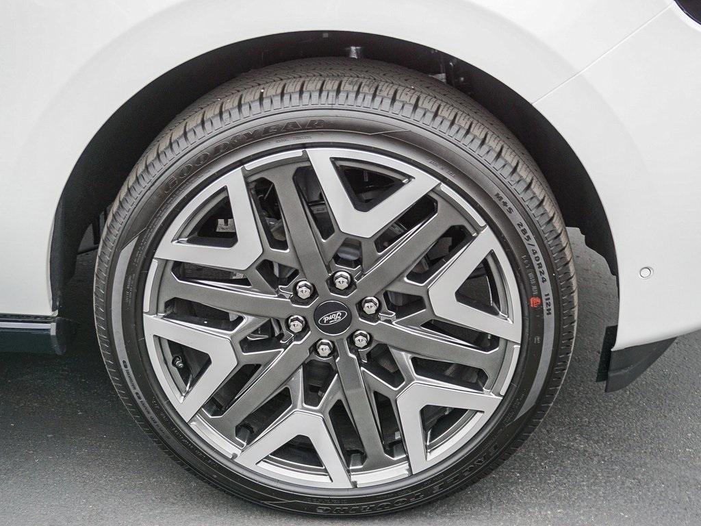 new 2025 Ford Expedition car, priced at $91,190