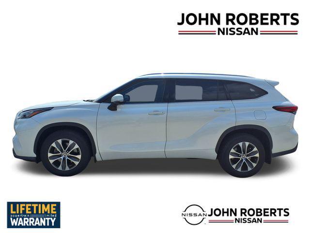 used 2020 Toyota Highlander car, priced at $31,900