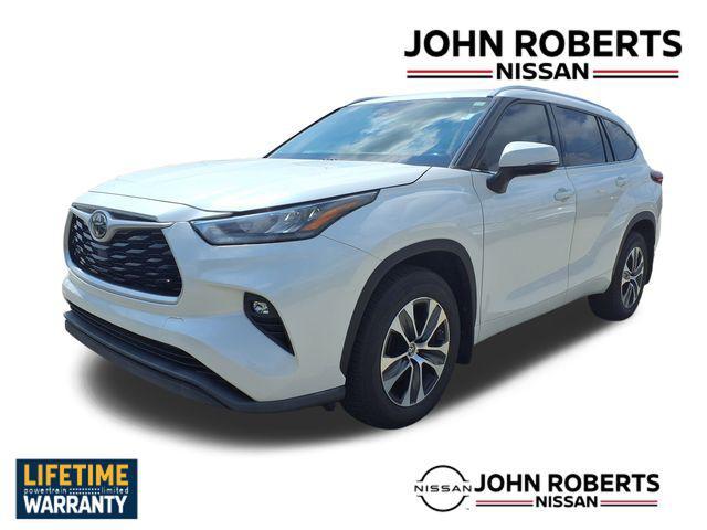 used 2020 Toyota Highlander car, priced at $31,900