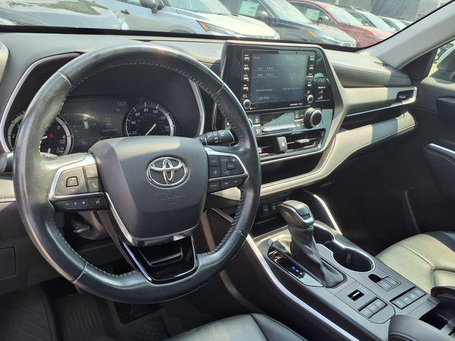 used 2020 Toyota Highlander car, priced at $31,900
