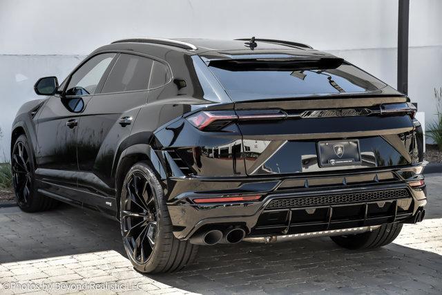 used 2024 Lamborghini Urus car
